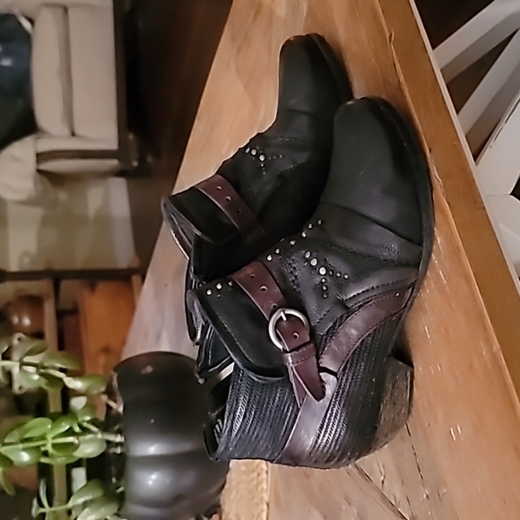 MIZ MOOZ black leather booties 6 - Picture 3 of 9